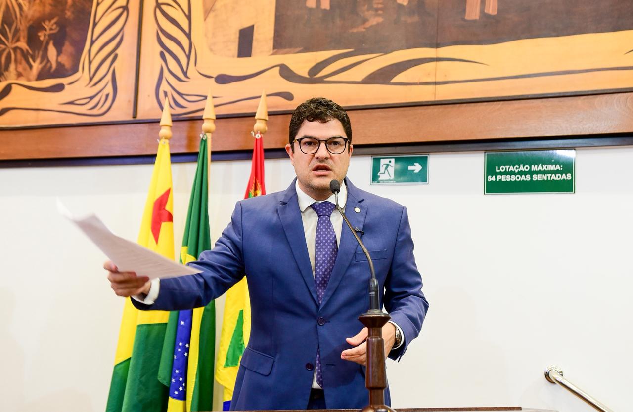 At Aleac, Eduardo Ribeiro is grateful for the approval of the School Material Card Law