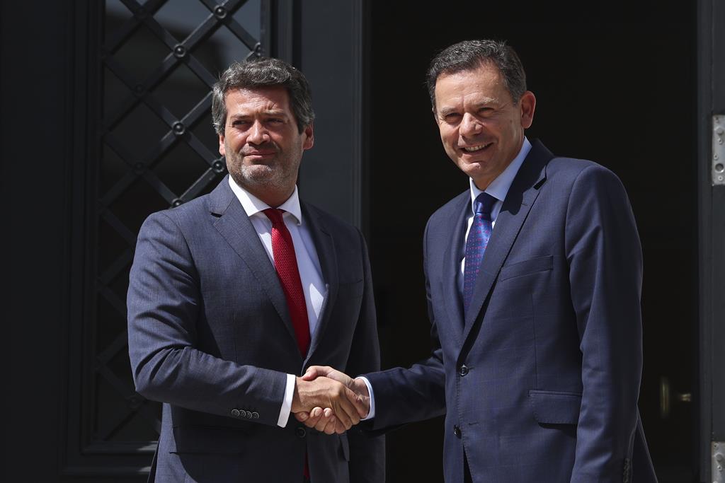 Montenegro’s “nonsense” – which glued Chega to CGTP. It’s a “democratic problem”