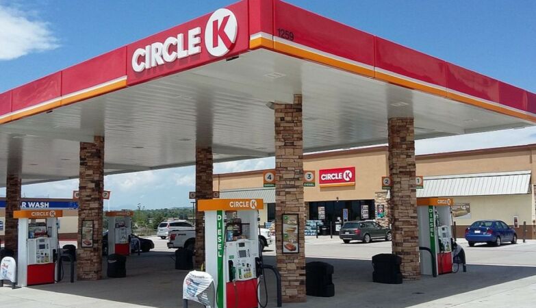 He bought a lottery ticket after finding out he had a prize of 13 million. Store sues employee