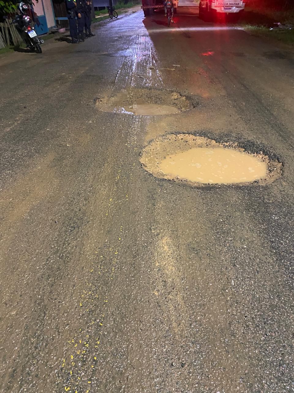 Buraco em rua de Tarauacá provoca acidente