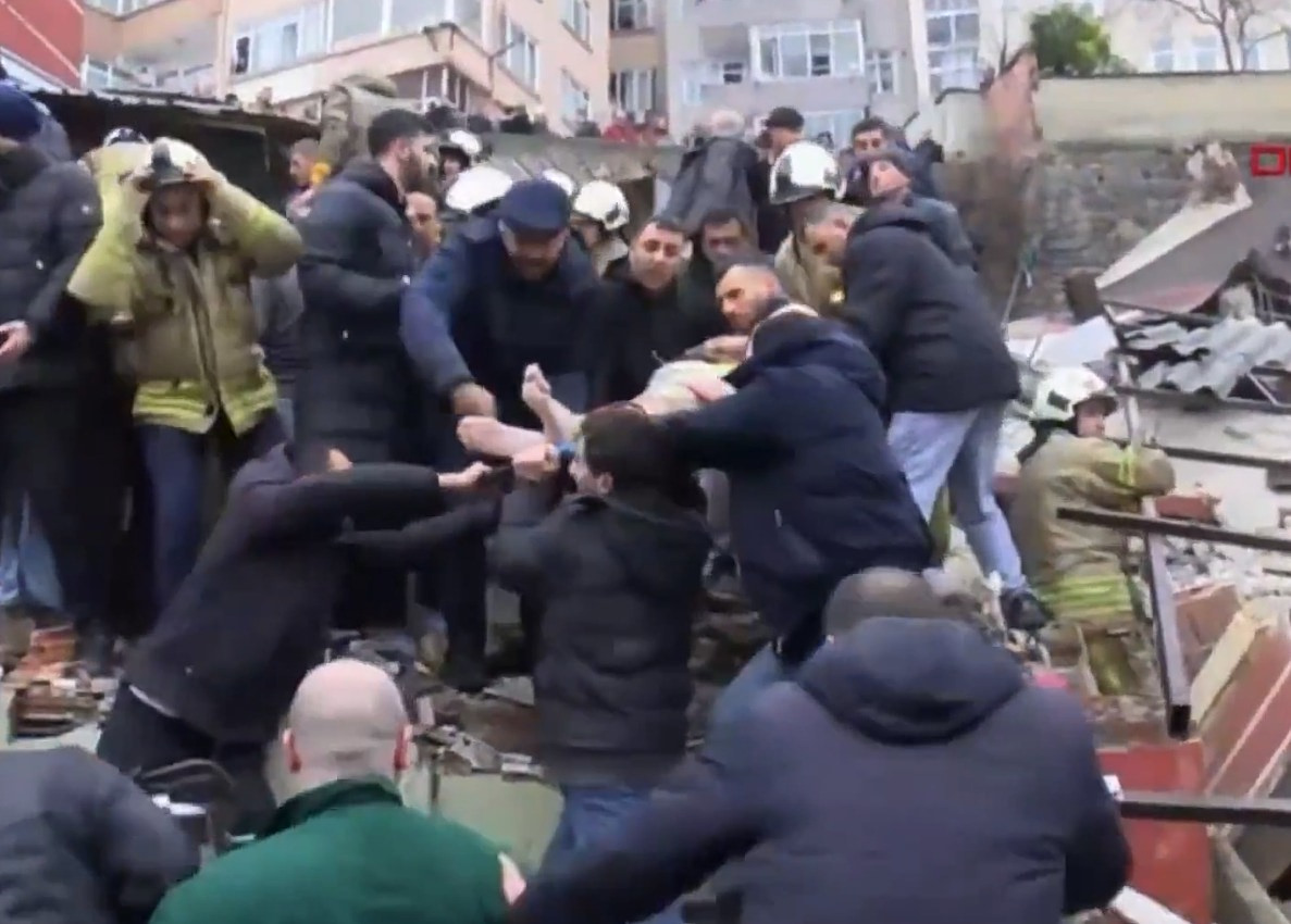Two buildings collapsed in Istanbul after an explosion - Agony for those trapped