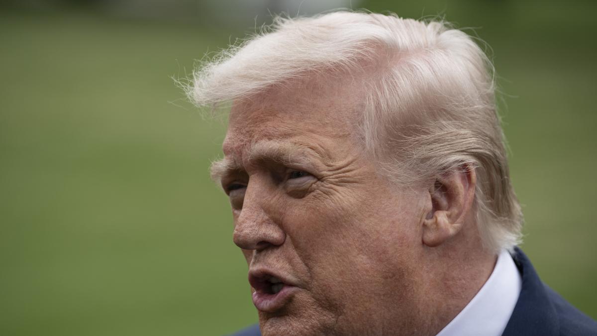 Trump gives a five-day "truce" to Iran and admits a dialogue between the two to end the "hostilities"