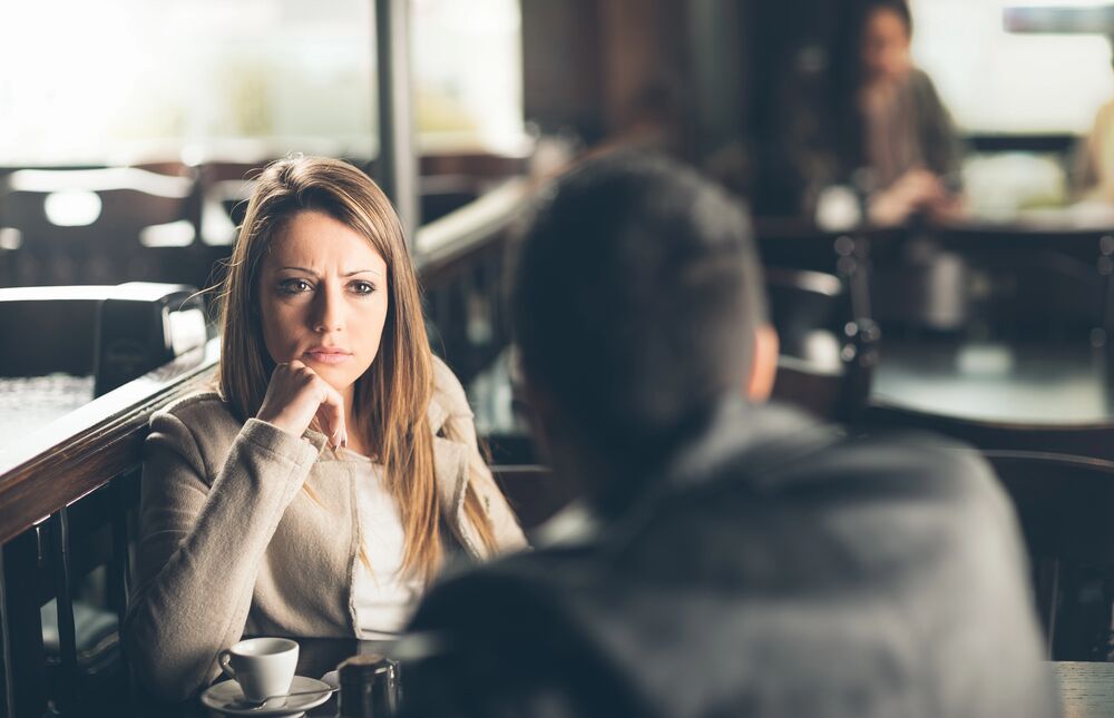 The 11 subtle moments of women who “grab” men the most