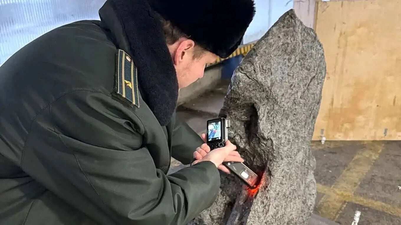 Russians tried to smuggle “garden piece” into the UK. Meteorite worth millions