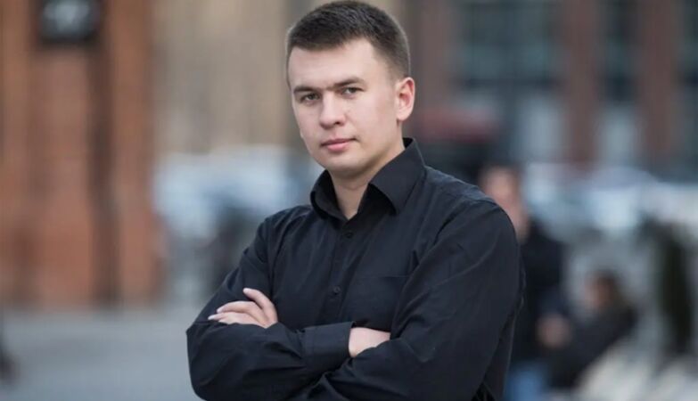 Supported Putin. He criticized Putin. He was admitted to a mental hospital