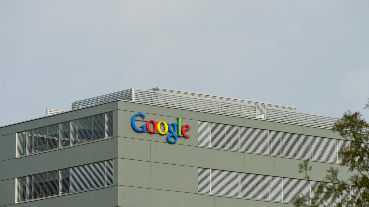 The Google expert who discovered North Korean spies in European companies: "When we notified the client, he responded: 'Are you sure? He was one of our best employees'"