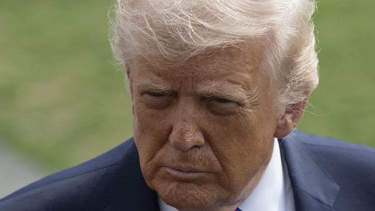 The United States launches a "powerful bombardment" of Jark Island, the "jewel in the crown" of Iran