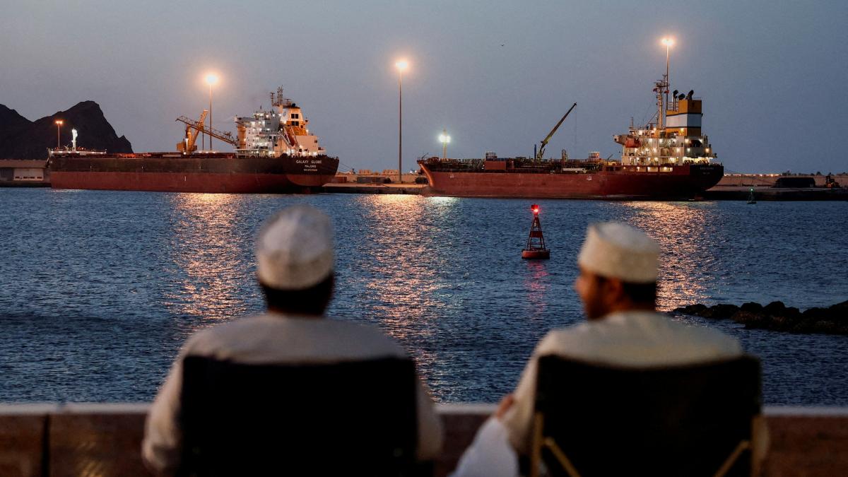 The United States lifts sanctions on Iranian oil that is already loaded on ships