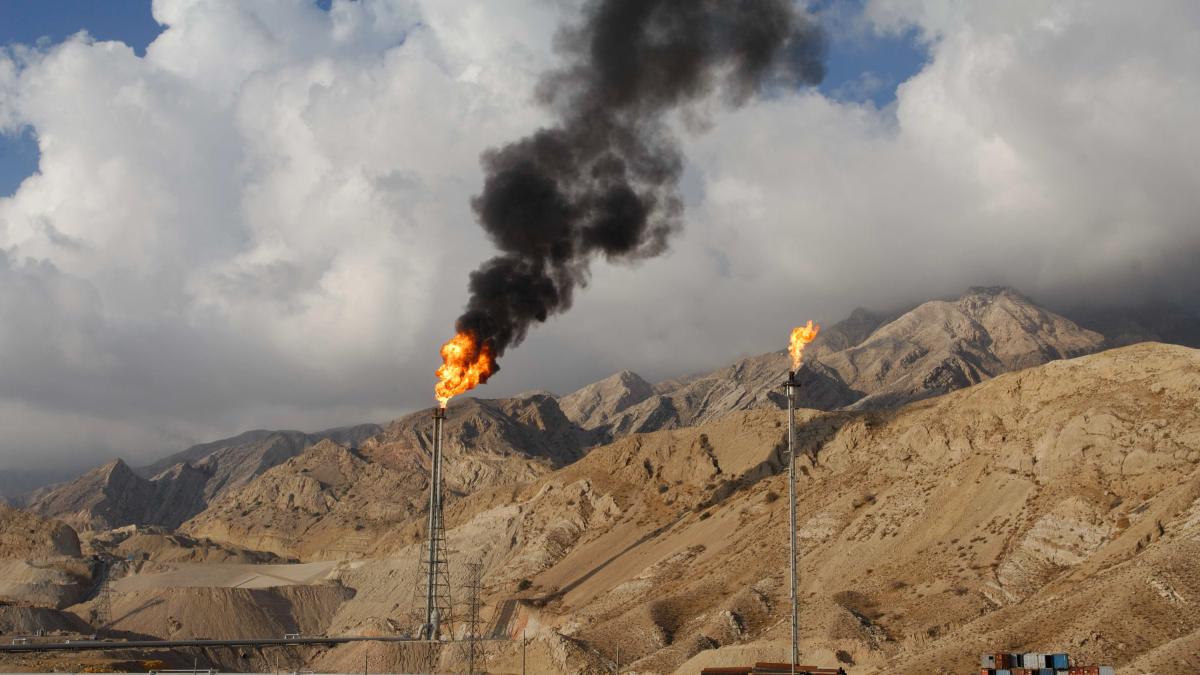 Iran denounces that the US and Israel have attacked one of the largest gas fields in the world and warns of a "total economic war"