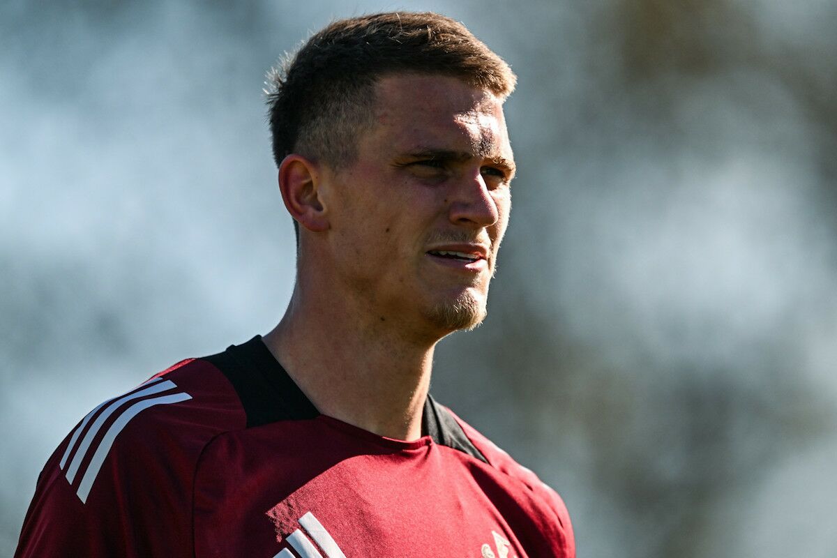 Punches outside, racism and a frightening clash inside: a particularly turbulent Newcastle-Sunderland