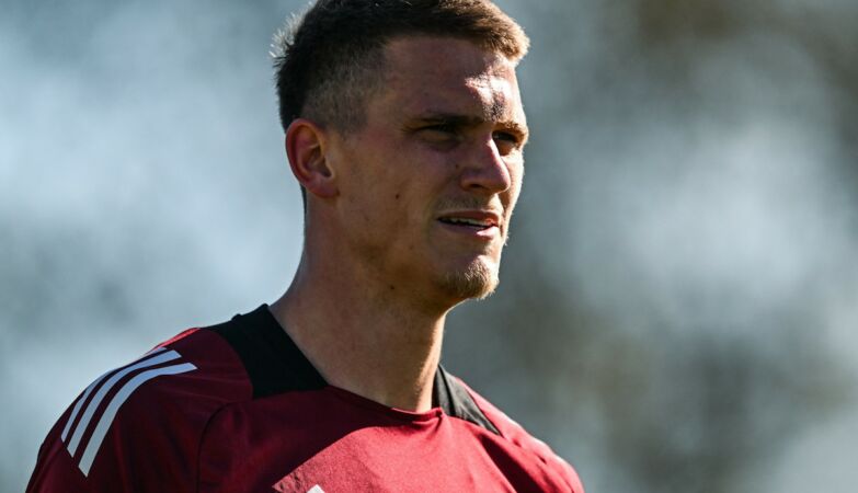 Punches outside, racism and a frightening clash inside: a particularly turbulent Newcastle-Sunderland