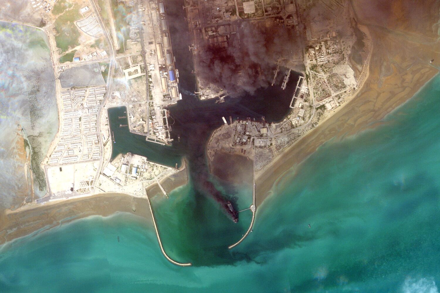 US announces destruction of “entire Iranian Navy”