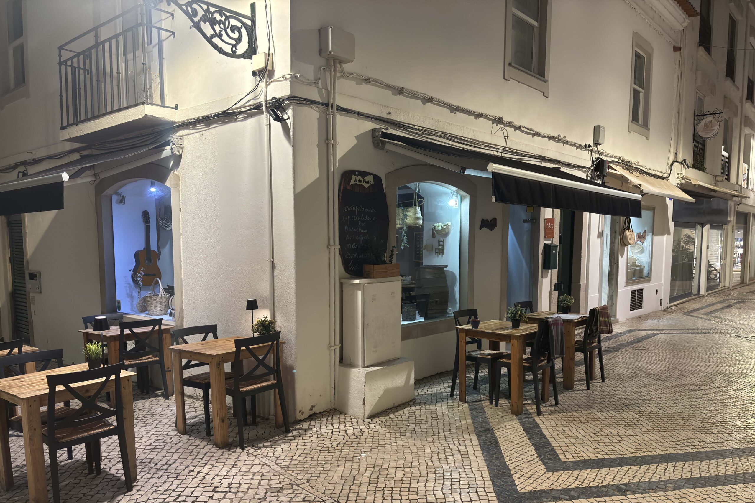 At À do Pinto restaurant you can eat for less than €20 without leaving the capital of the Algarve