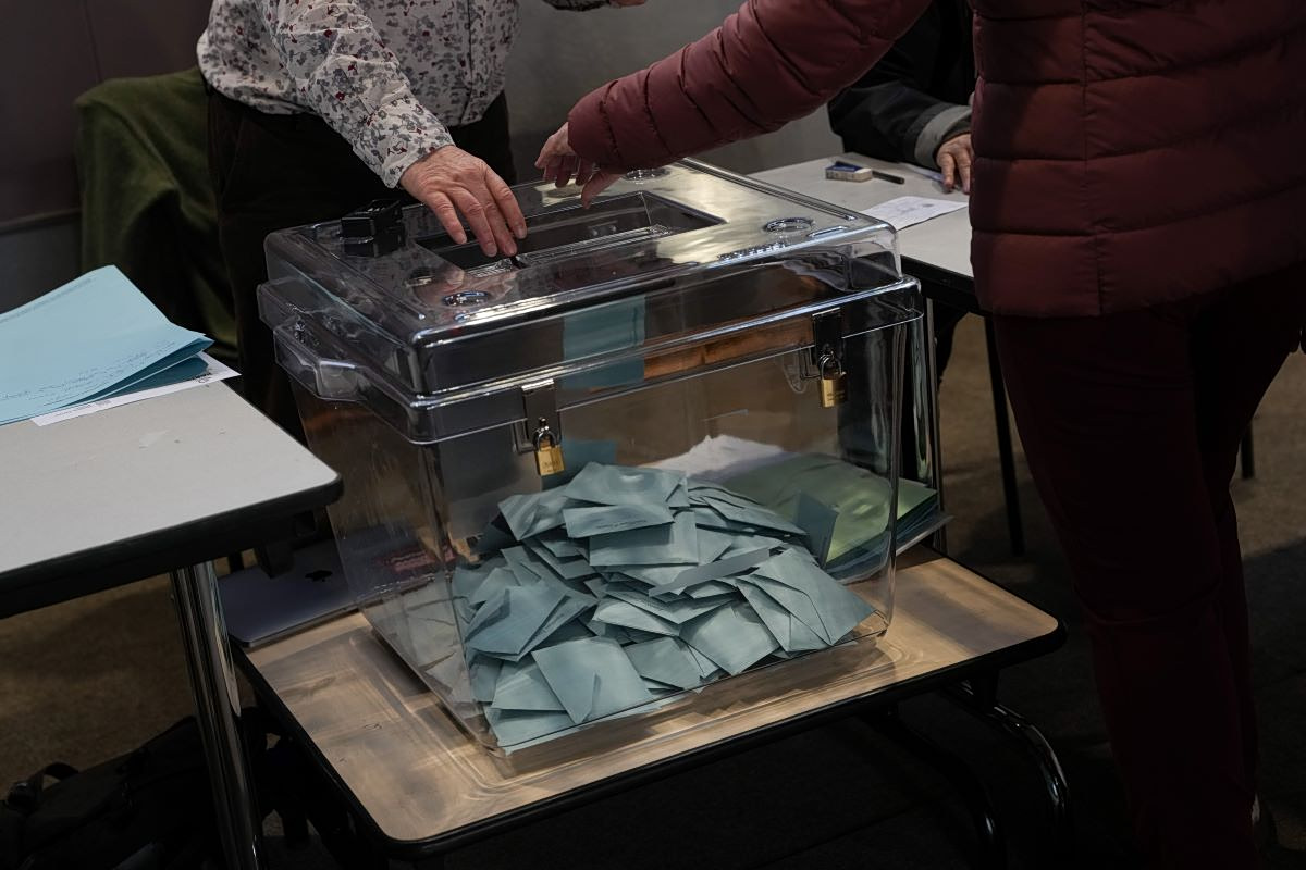 France: Republicans dominate municipalities, but Left leads in votes
