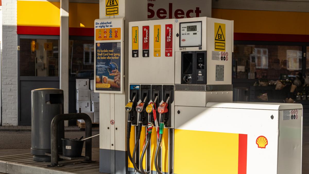 How far can the price of oil rise and how serious the global economic crisis can be