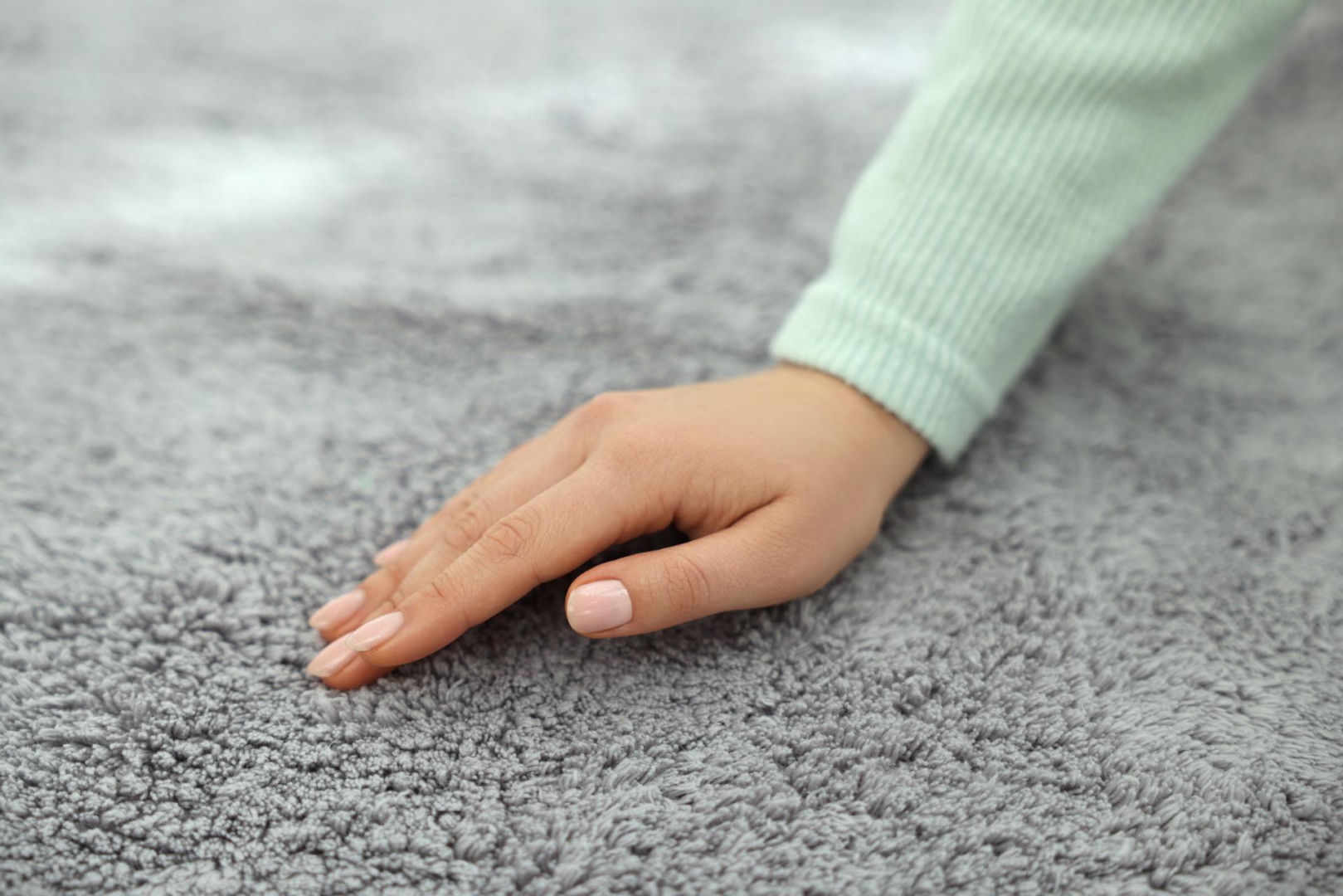 House cleaning Take a handful and pour it on limp carpets. After vacuuming, they will be fragrant and fluffy as in the store. Home methods for dry cleaning carpets