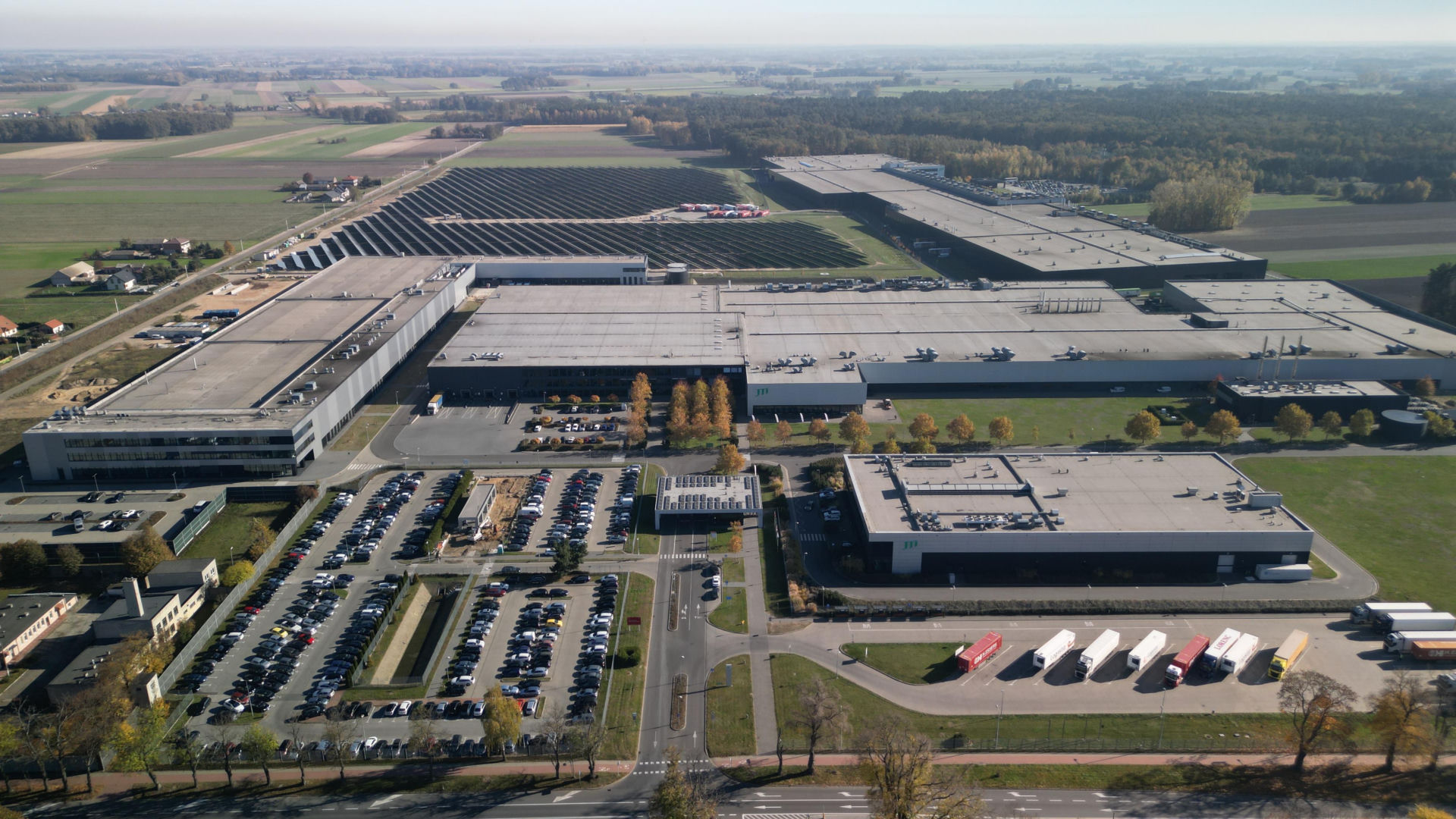 "I decided to connect my future with automation because I see it as a stable and at the same time very interesting professional path," Karolina Kałużna, automation engineer at JTI Polska, tells us