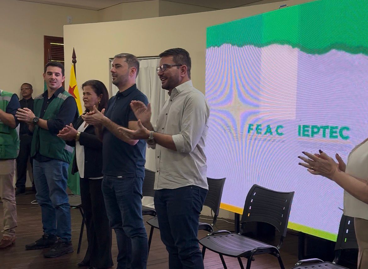 Gladson Camelí realizou nesta quinta-feira (26) a assinatura do decreto que oficializa a criação da Faculdade Estadual do Acre 