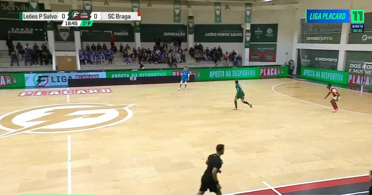 SC Braga futsal goalkeeper scores extraordinary goal and leaves colleagues in disbelief