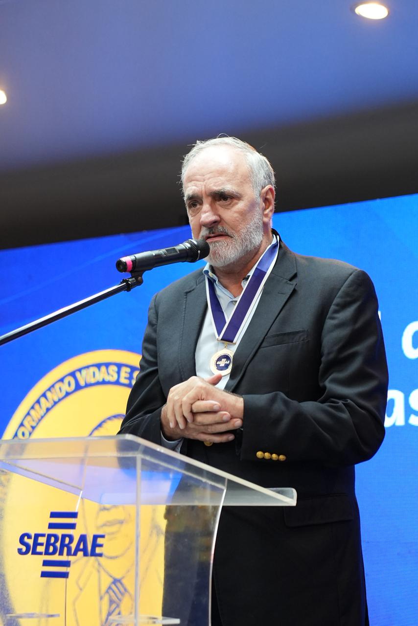 Luis Tchê, was recognized for his work within the Secretariat