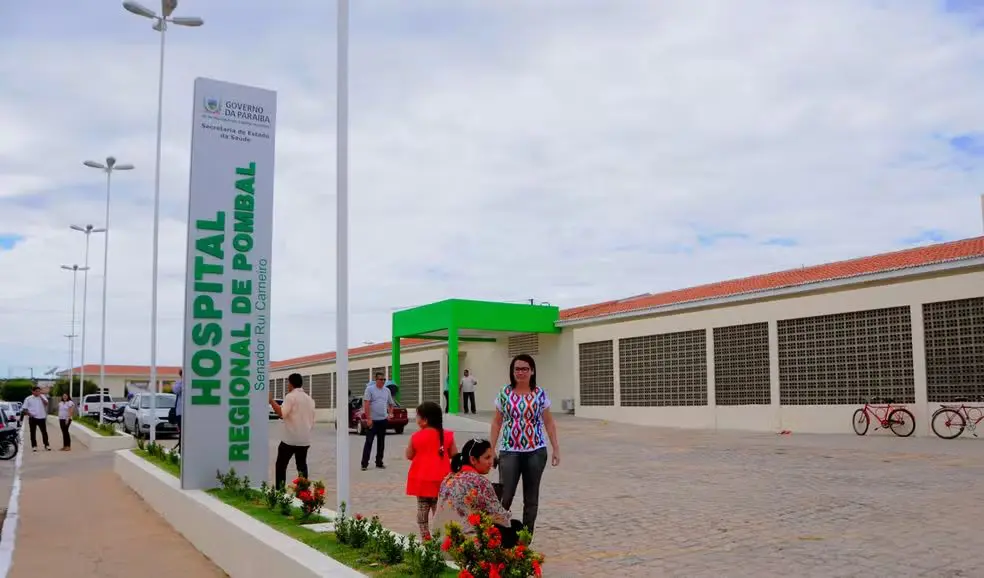 Woman dies after eating pizza and outbreak takes more than 100 people to hospital