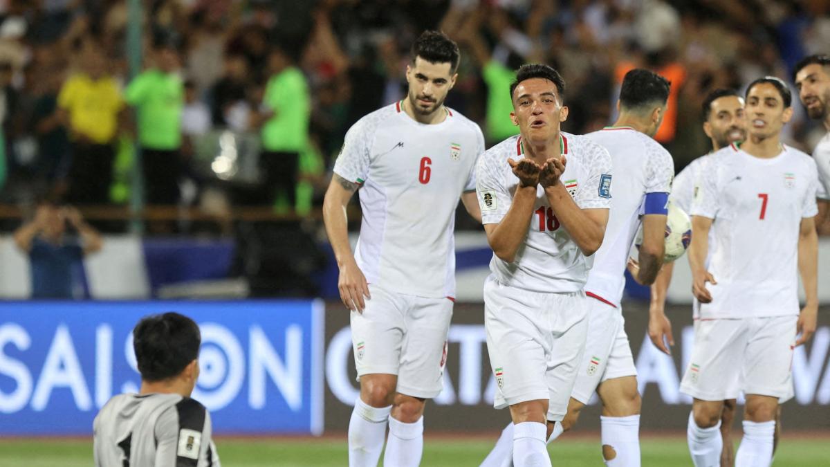 Iran negotiates with FIFA to play its World Cup matches in Mexico in the face of Trump's threat