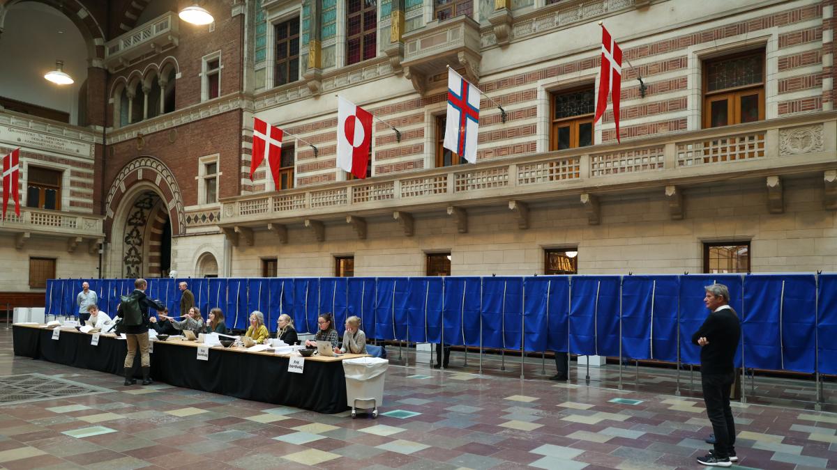 The left wins the Danish elections but the centrists will be the referee