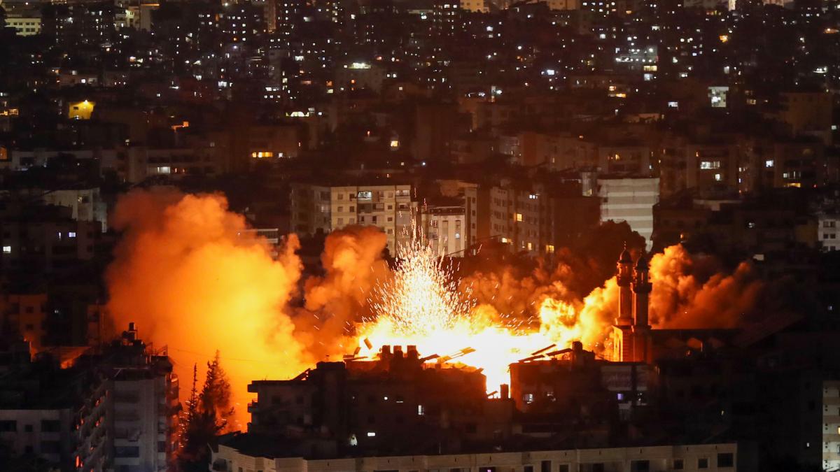 Teresa Aranguren, Spanish war journalist: "I have seen the wounded from white phosphorus in Lebanon: they have no cure because the phosphorus continues to burn the flesh until it reaches the bone"