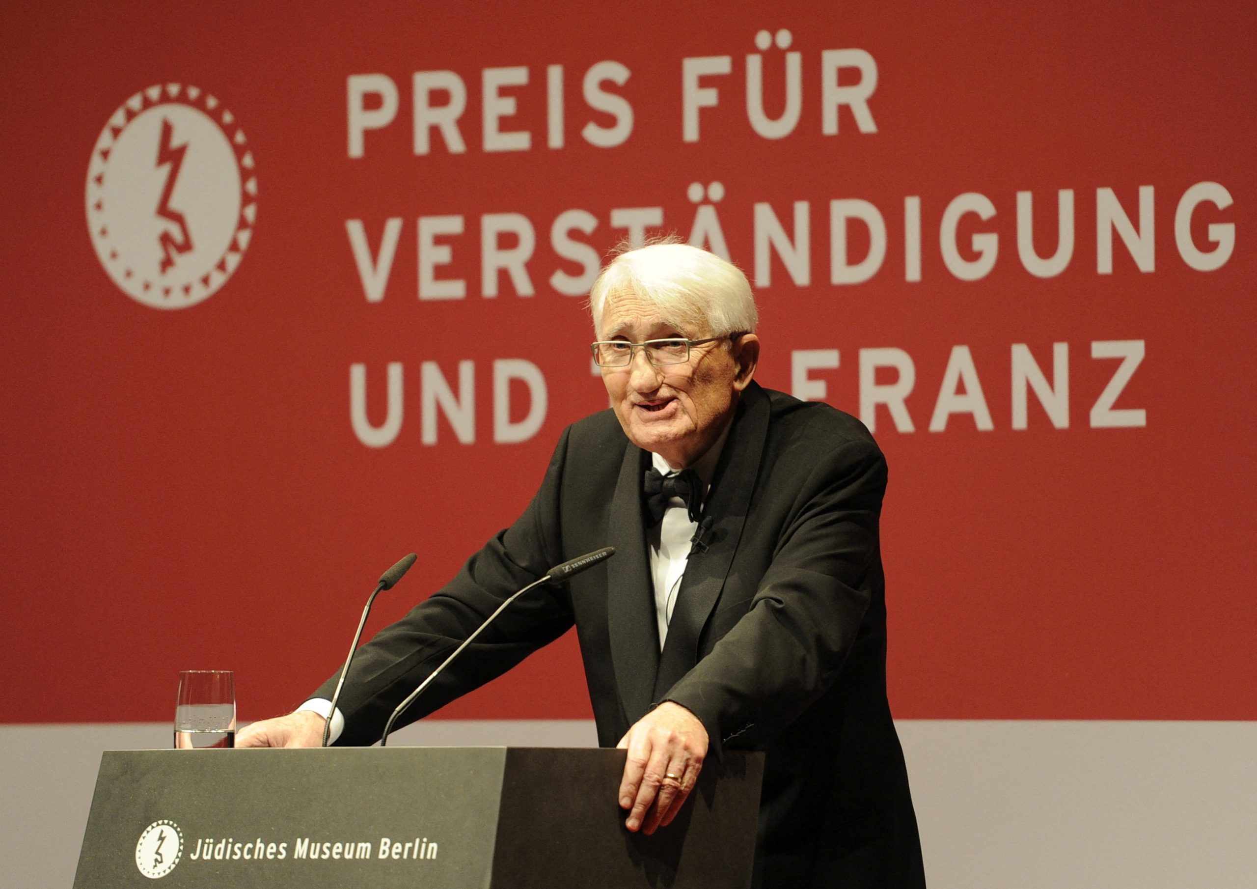 Jürgen Habermas, the "last of the greats" has died - The thinker who built the new Germany