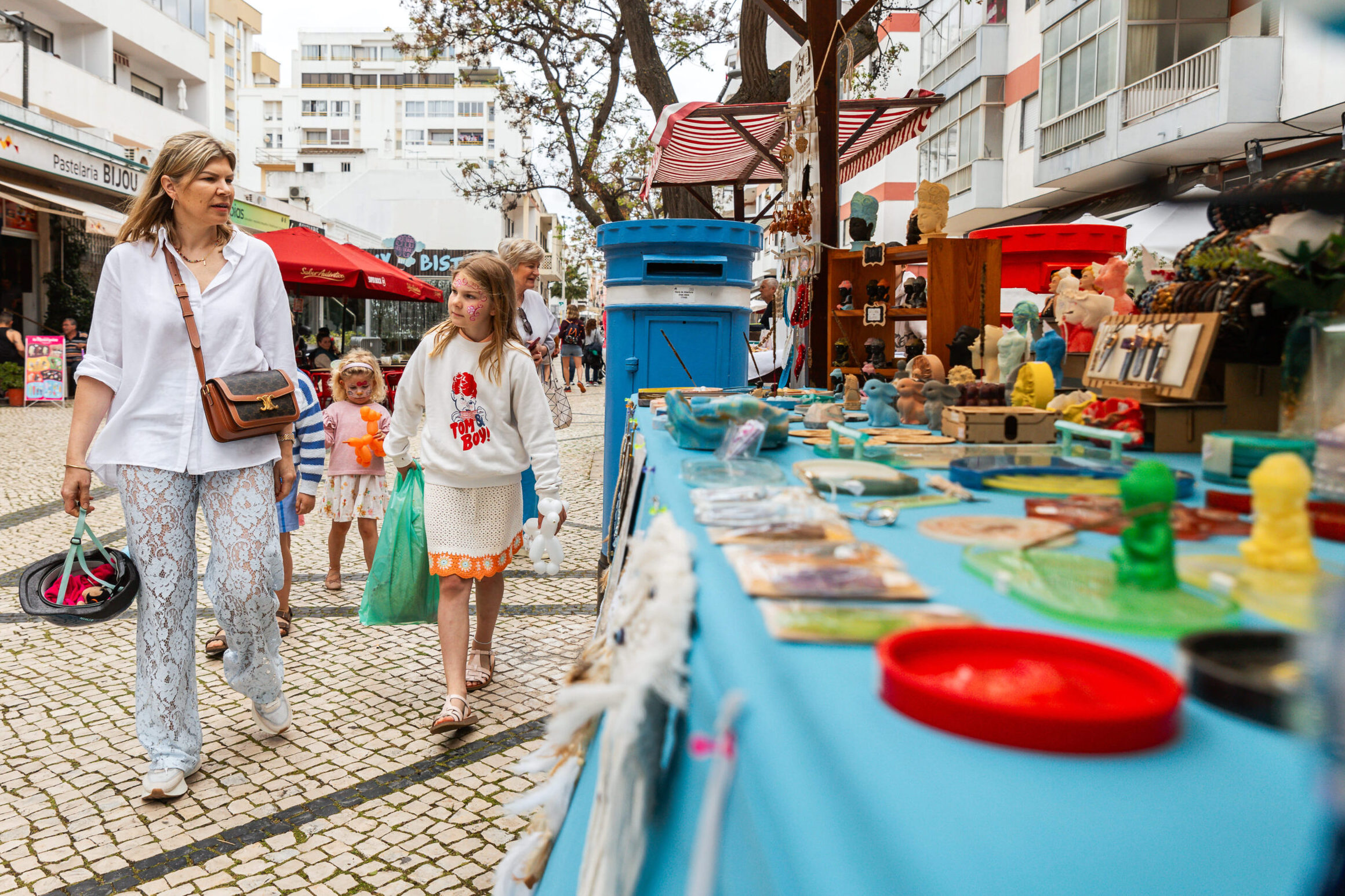 Crafts and sweets mark the Easter Market in Quarteira