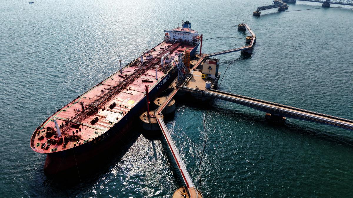 Oxford analysts agree: China has been accumulating oil for years for exactly this crisis and has twice as many reserves as the US.