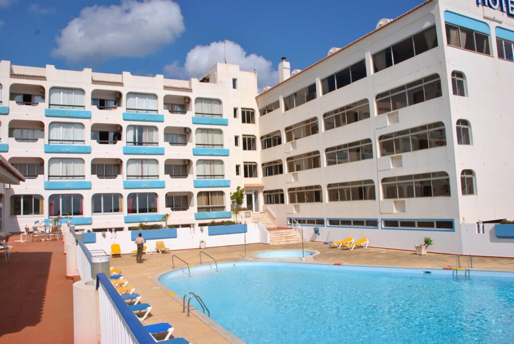 Easter weekend is coming and you can spend it in Sagres: Aparthotel Navigator has offers from €68