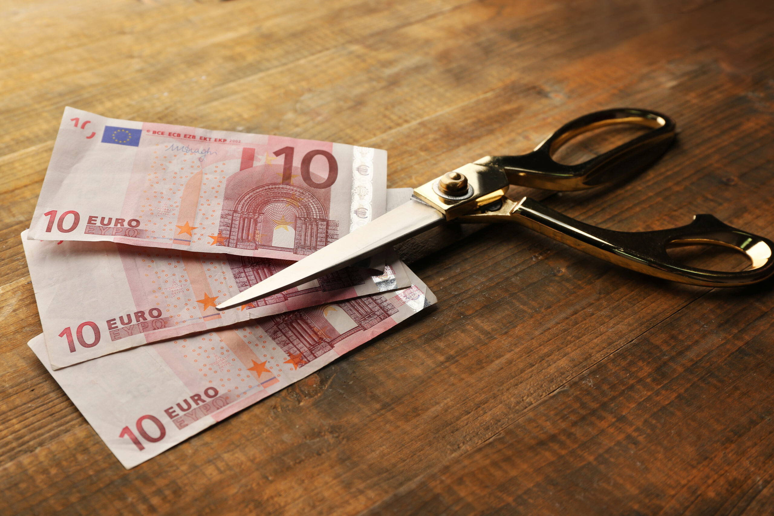 “Part of the country is paying taxes that others don't pay”: this is the reality of the thousands of workers who are paid 'on the side'