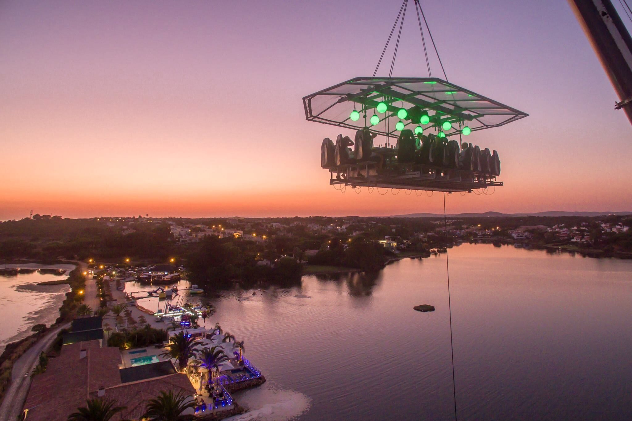 Noélia Jerónimo stars in a dinner suspended 50 meters high in the Algarve