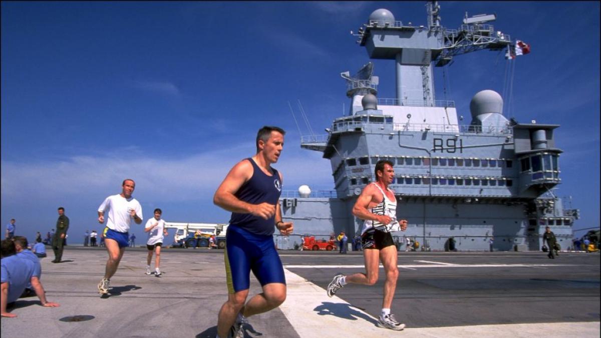 A French naval officer inadvertently reveals the exact position of the aircraft carrier Charles de Gaulle in the Mediterranean: located by a Strava race
