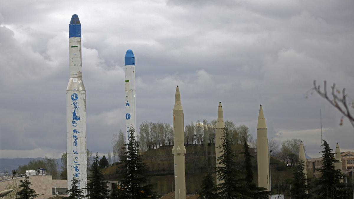 Israel and Iran intensify attacks after almost a month of war while China asks to return to dialogue