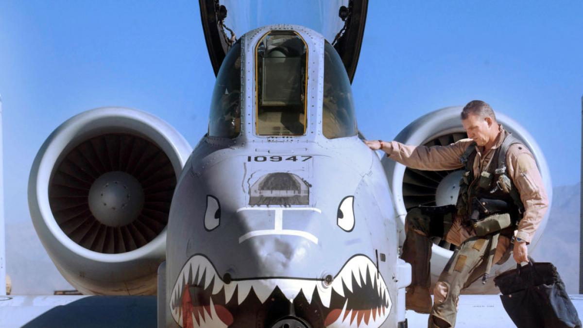 The US destroys more than 100 Iranian vessels in the Strait of Hormuz: the plane that fires 3,900 projectiles per minute dominates the operation