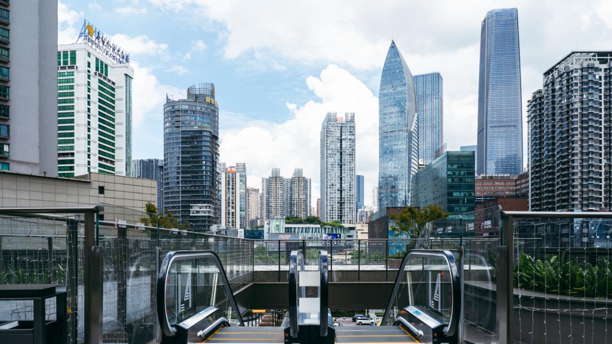 China inaugurates the longest urban escalator in the world: it is the height of an 80-story skyscraper