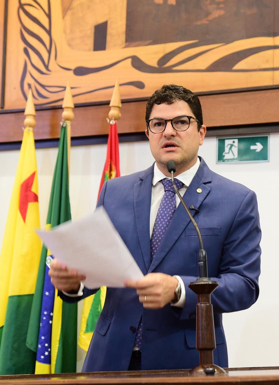 At Aleac, Eduardo Ribeiro is grateful for the approval of the School Material Card Law