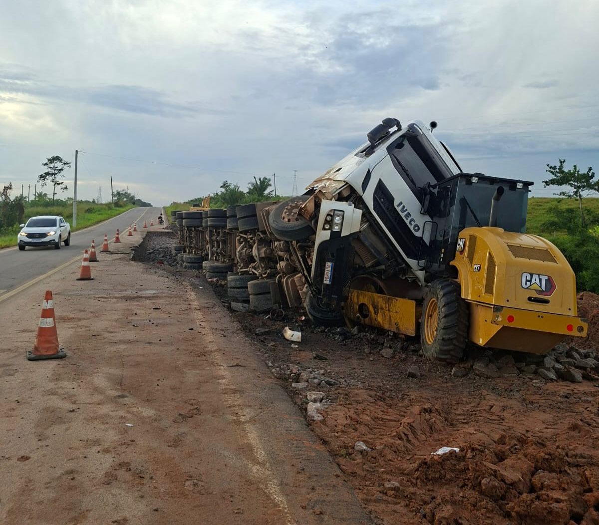 Accident with a twin-train trailer on BR-364 causes disruption in Acre; find out more