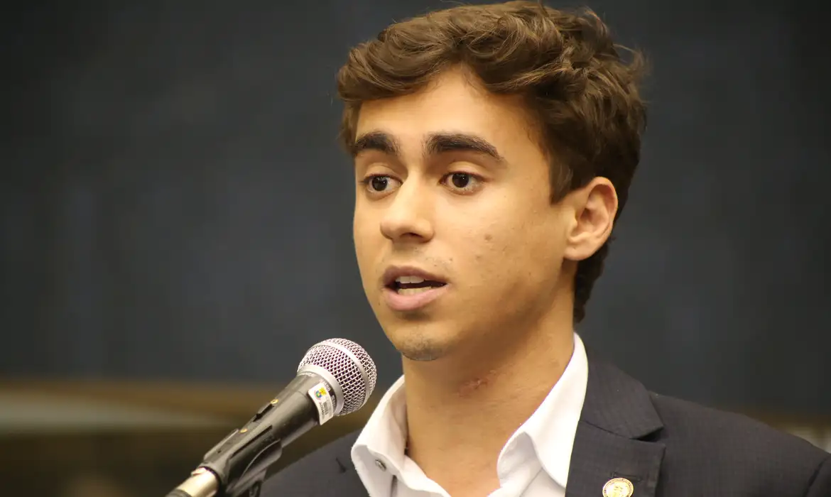 Eduardo Bolsonaro and Nikolas Ferreira exchange barbs online