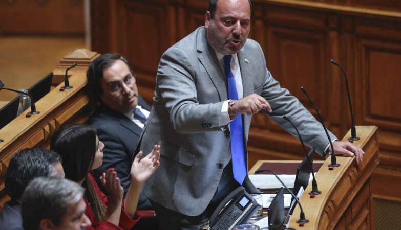 “Salazar built more hospitals than the PSD Government”