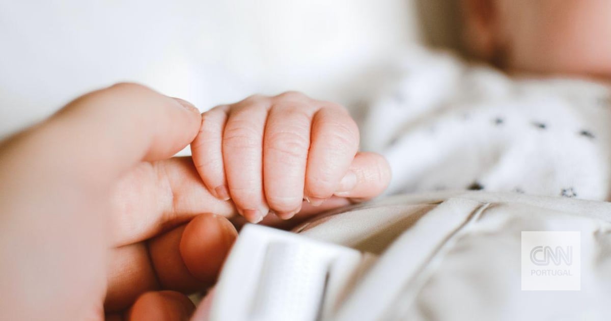 He was involved with two identical twins, a child was born and DNA can't tell who the father is