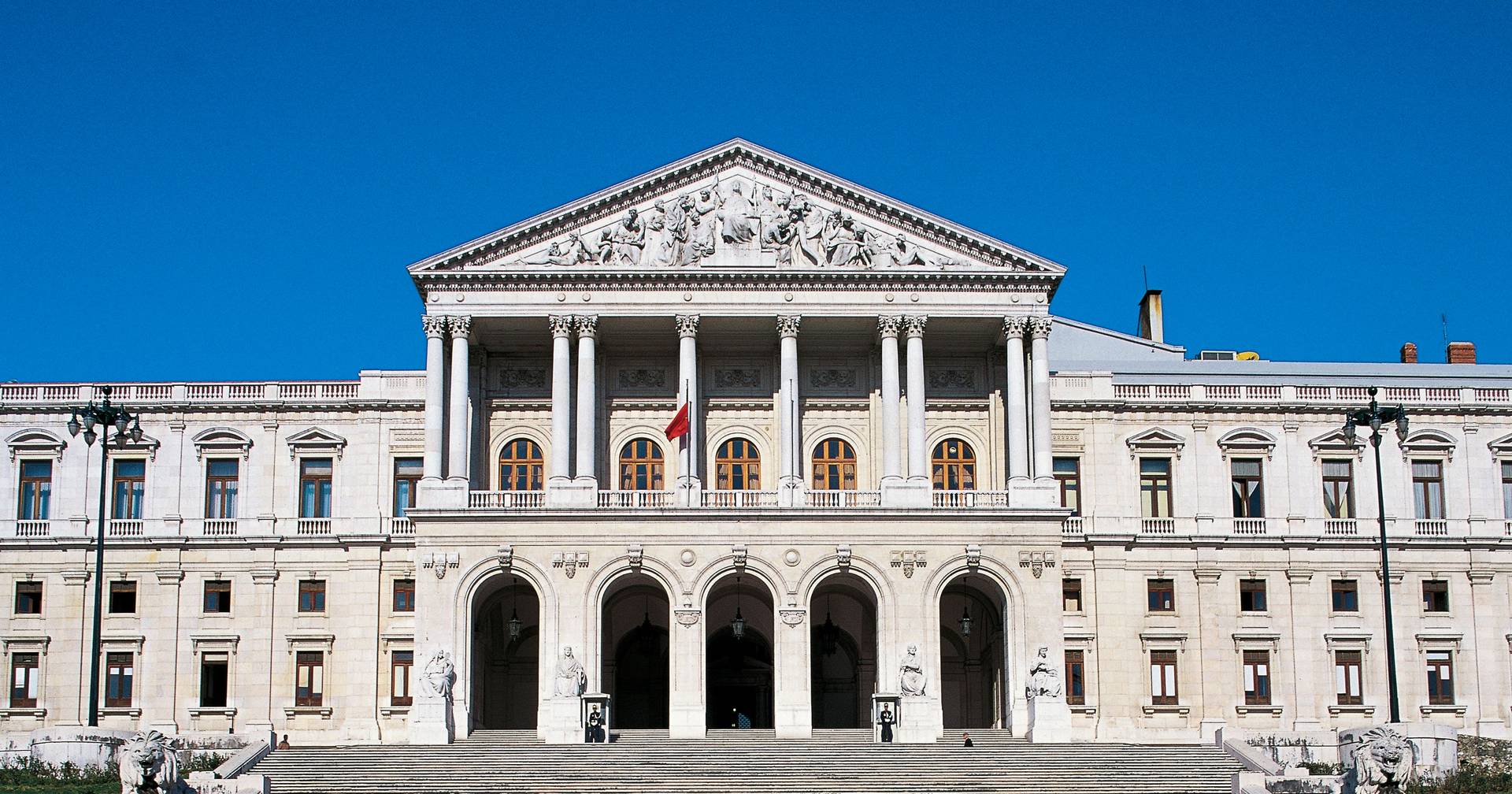 Constitution of the Portuguese Republic was approved 50 years ago (after a 10-month 'marathon', 132 plenary sessions and a siege of Parliament)