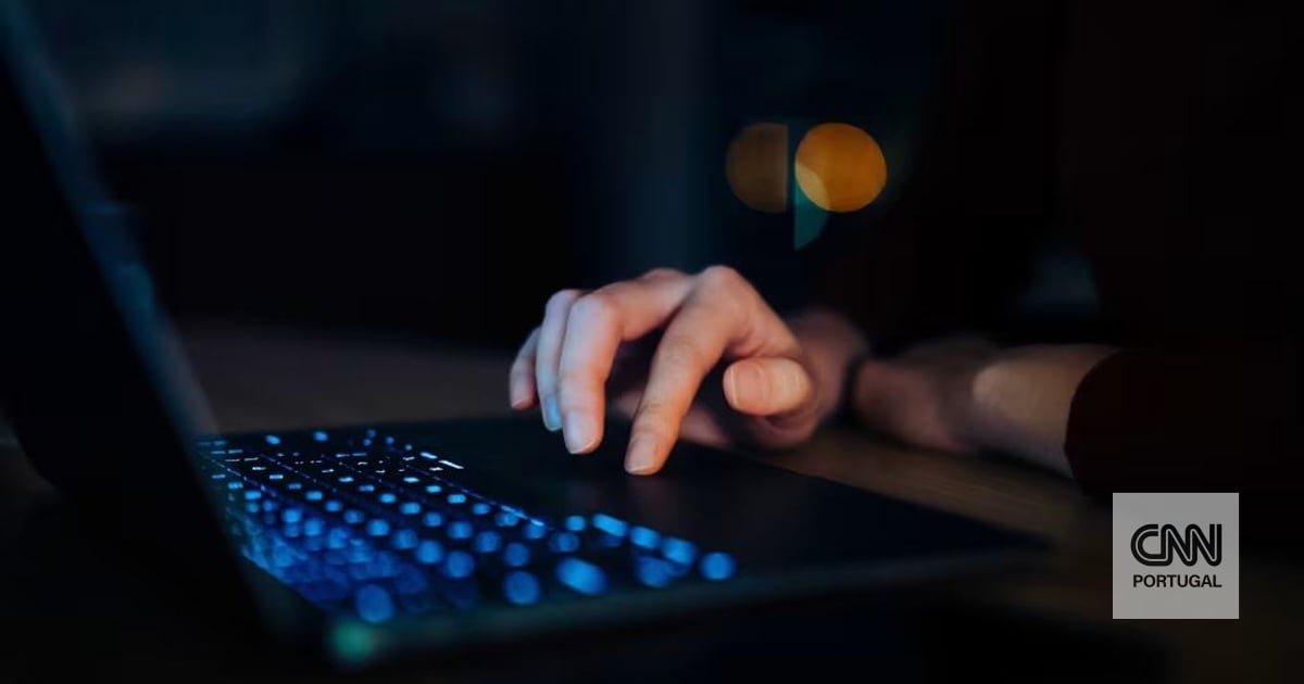 “And this person asked for photos of private parts.” Martim and the other children will be in even more danger