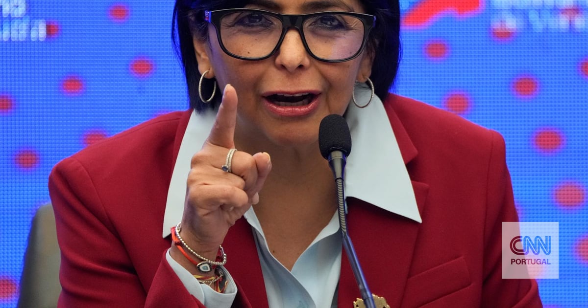 Interim President of Venezuela announces "responsible increase" in salaries