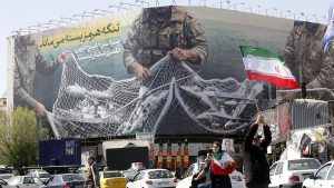 Iran advises ships to avoid mines in Hormuz: only four have crossed so far
