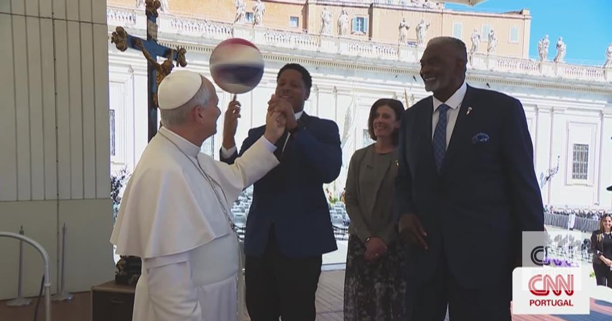 00:51 Full of style: the different moment between the Pope and a basketball 8 min ago