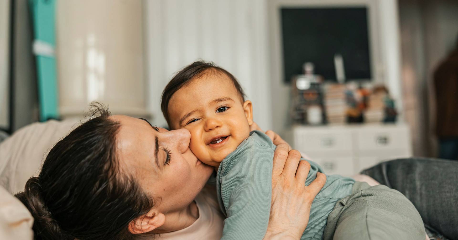 The kiss: a romantic and emotional gesture