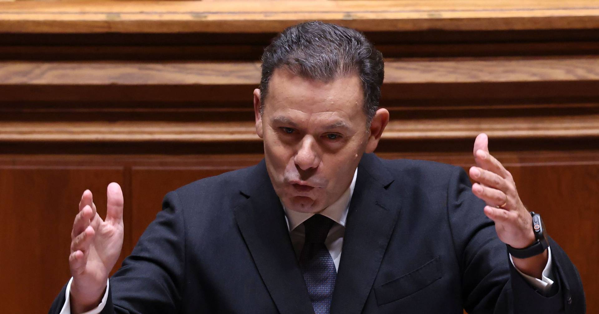 Fortnightly debate in Parliament will be marked by a review of labor laws, inflation and the Government's 'controversial' contract